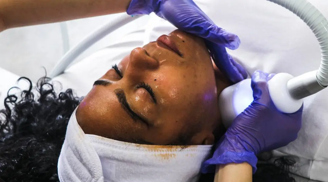 Handheld cryotherapy facial treatment in progress